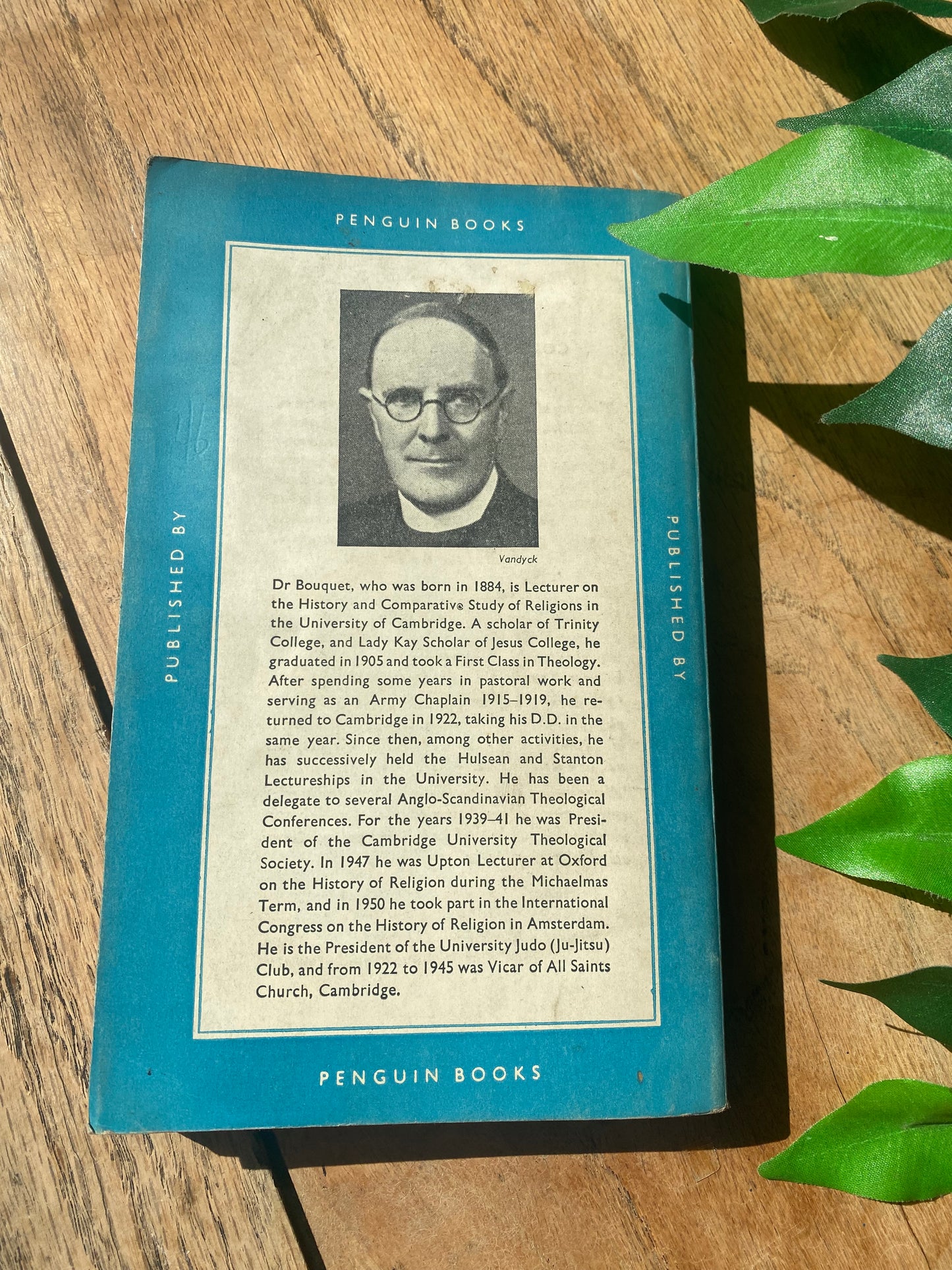 Sacred books of the world - pelican softcover