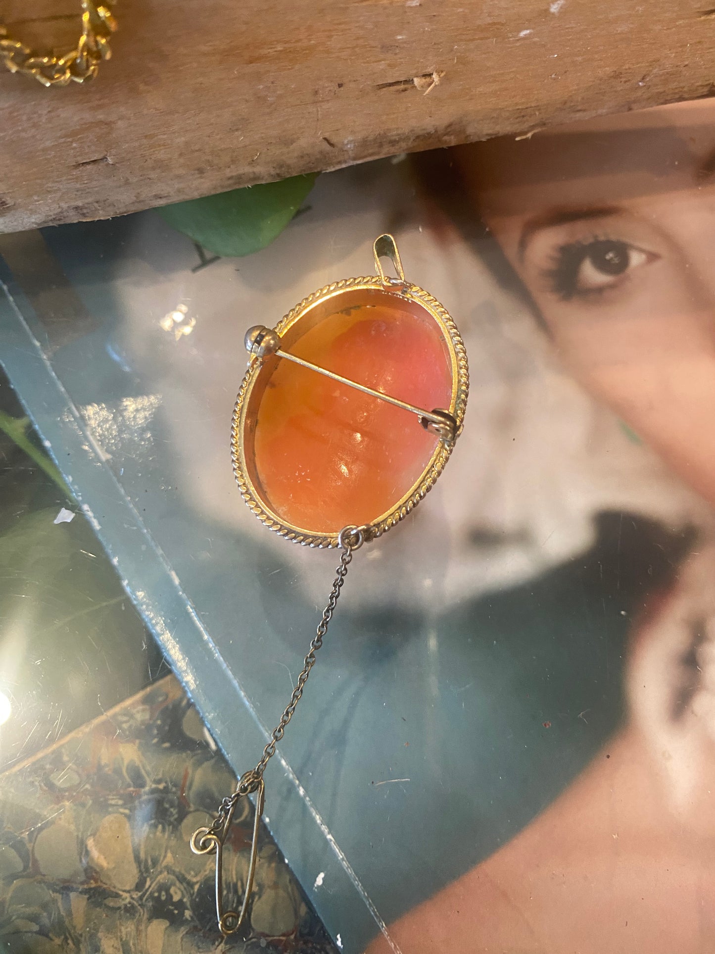 Vintage cameo brooch / pendent