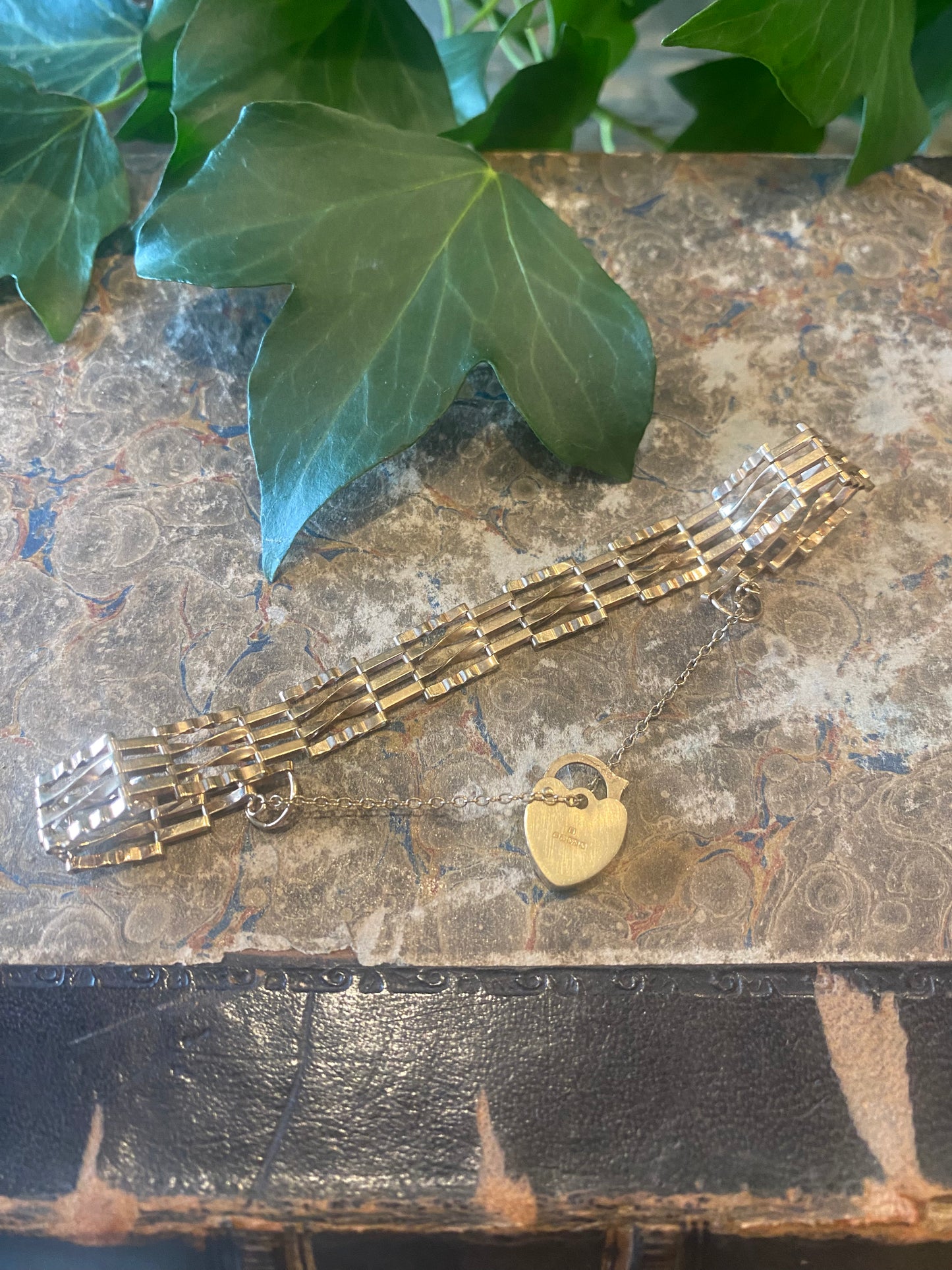 Vintage 9ct Gold Bracelet with Heart Padlock Clasp