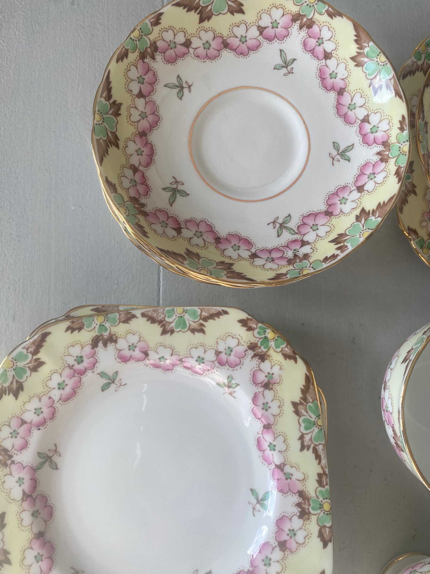 Vintage Tuscan fine bone china 19 piece