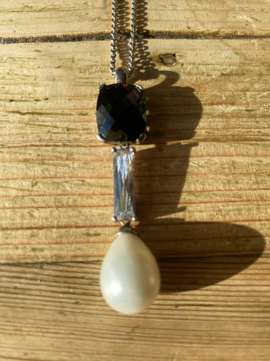 Silver pendent with faux Pearl