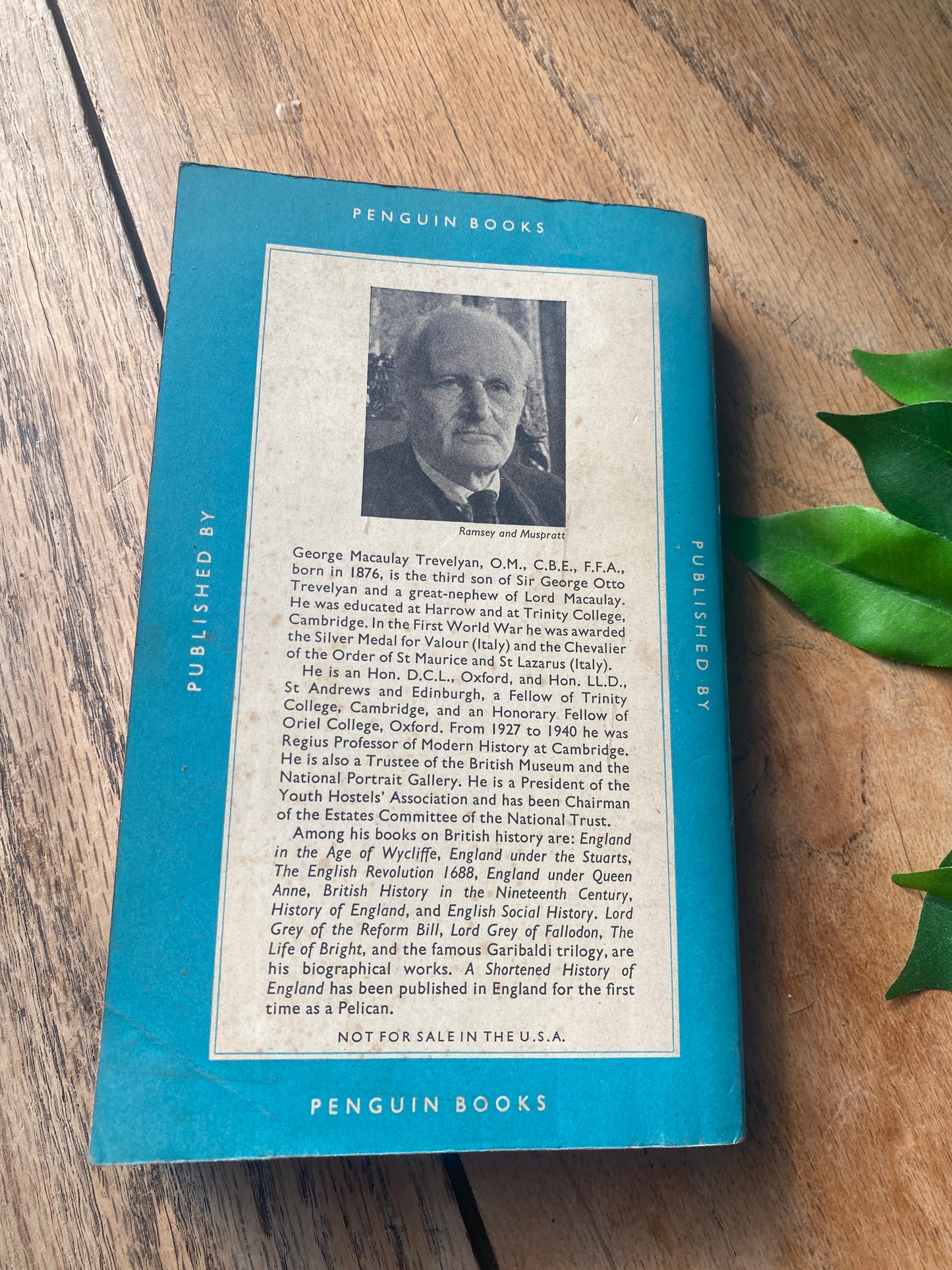 England under the Stuarts - pelican softcover