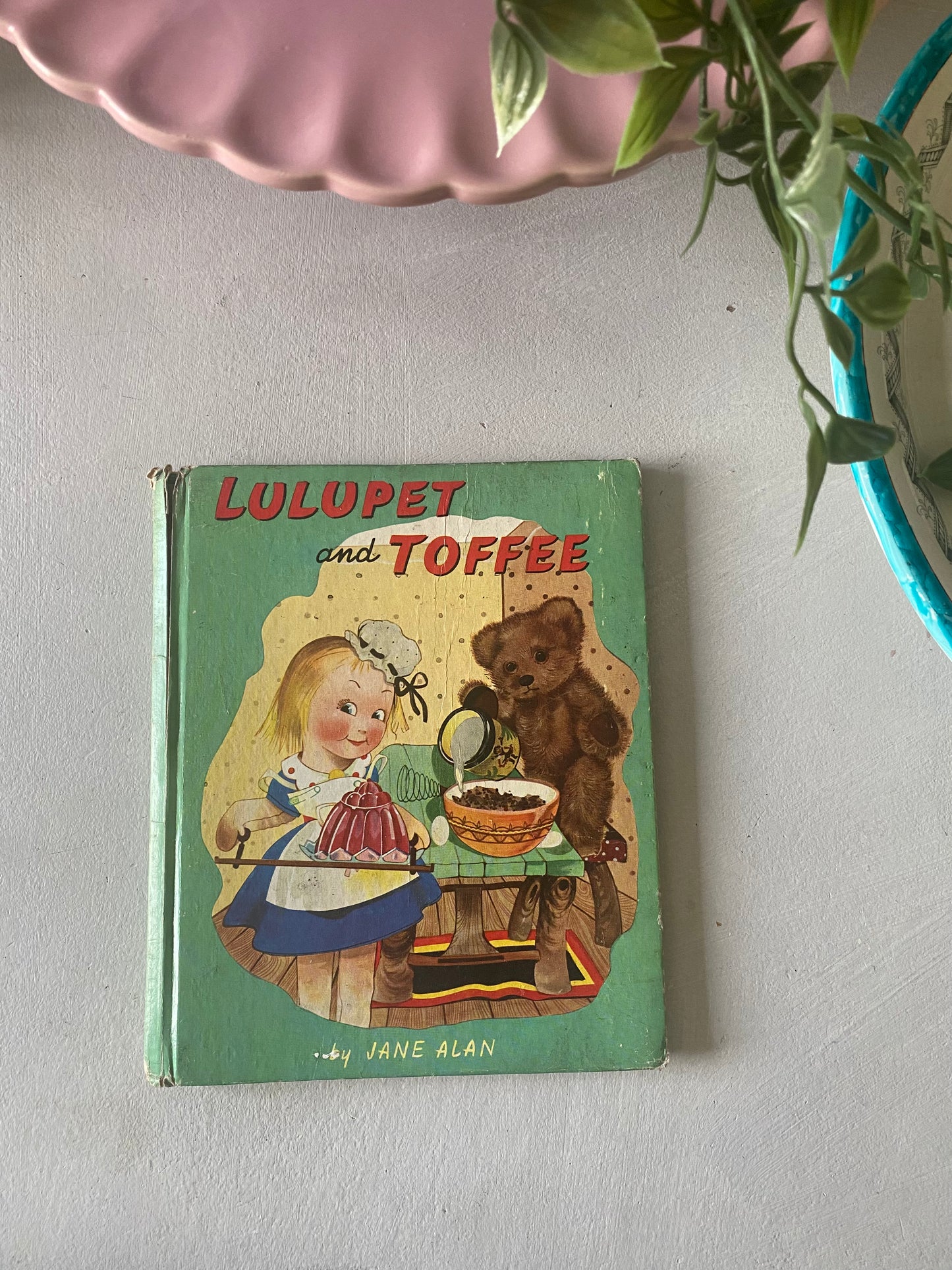 Lulupet and Toffee - children’s nursery book