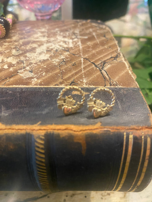 9ct gold vintage claddagh earrings