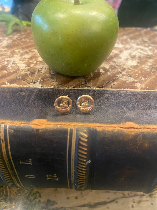9ct gold vintage claddagh earrings