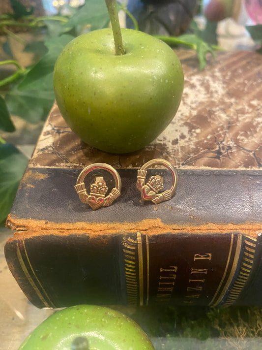 9ct gold vintage claddagh earrings