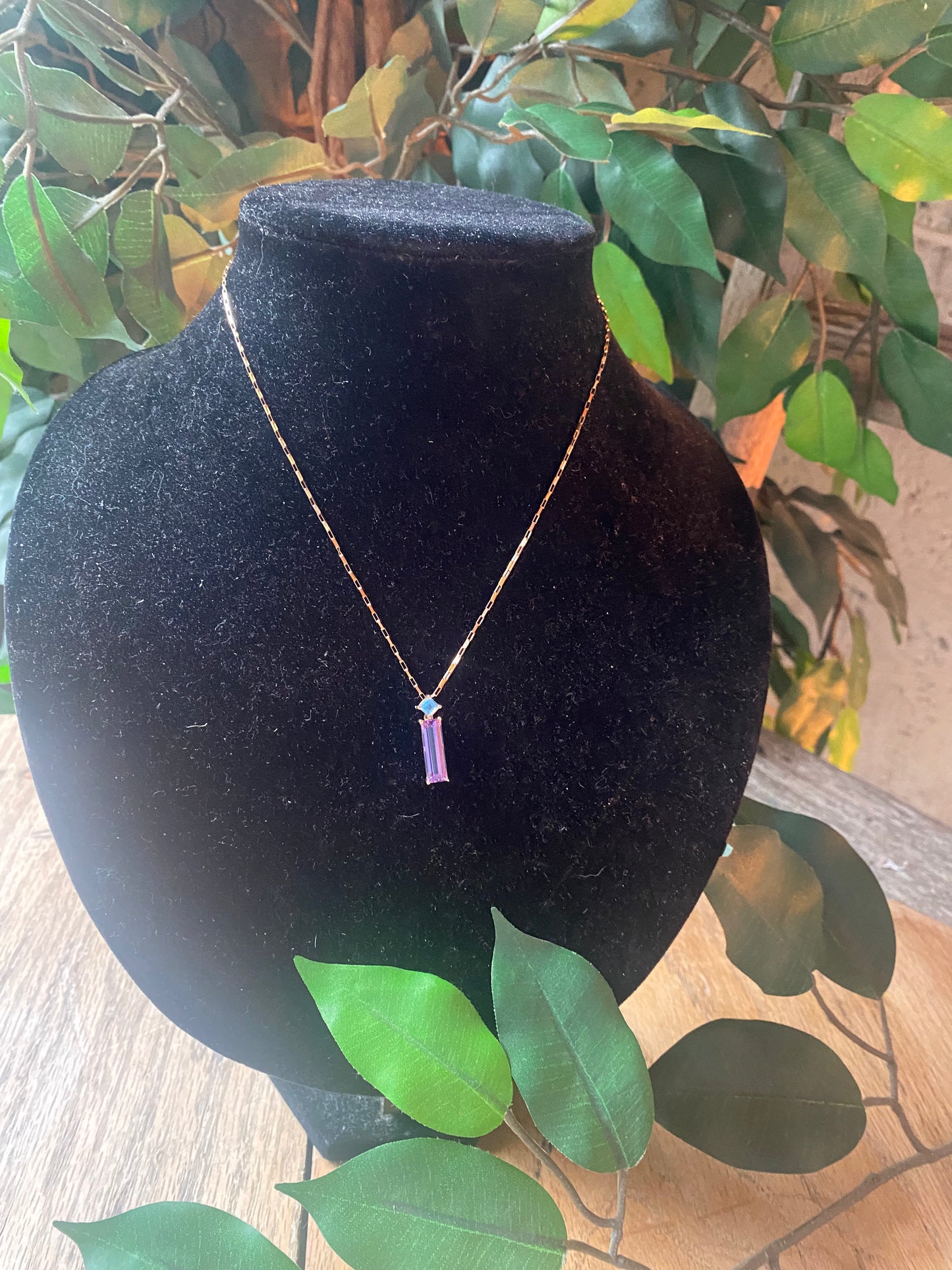 9ct gold vintage amythest & topaz pendant chain